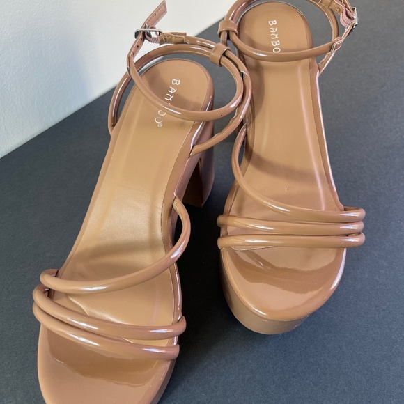 Sandals - Picture 1 of 5